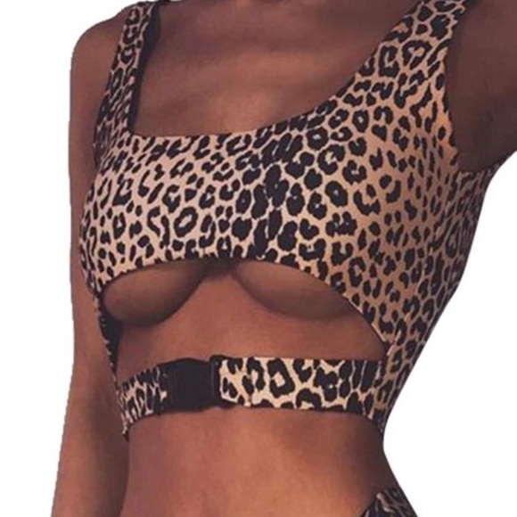 EUC- Cheetah Front Buckle Pull-On Bikini Top - Picture 1 of 5